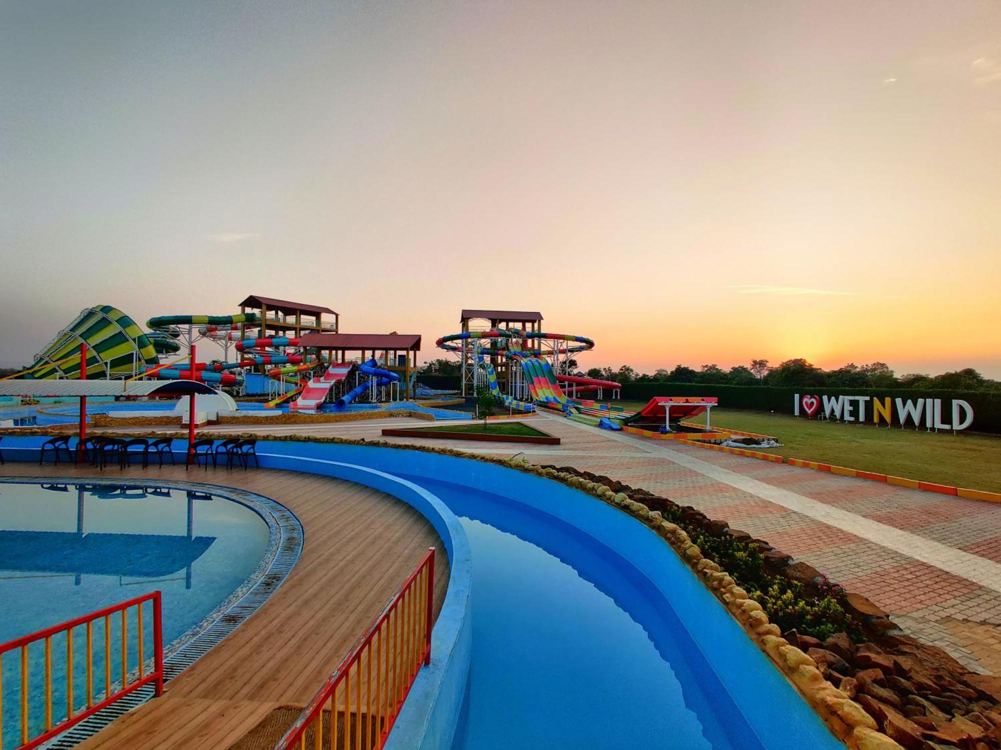 Wet N Wild Water Park & Resort Mendarda ภายนอก รูปภาพ