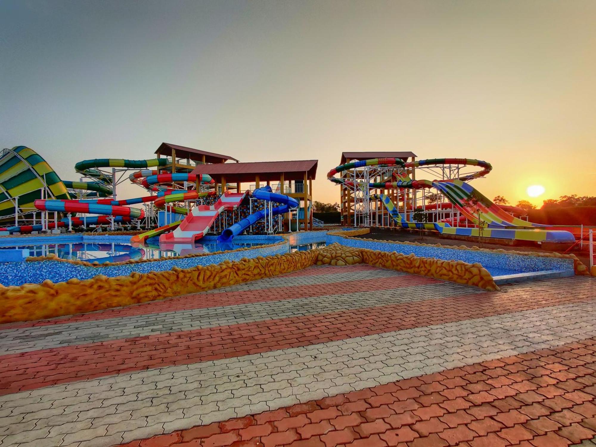 Wet N Wild Water Park & Resort Mendarda ภายนอก รูปภาพ