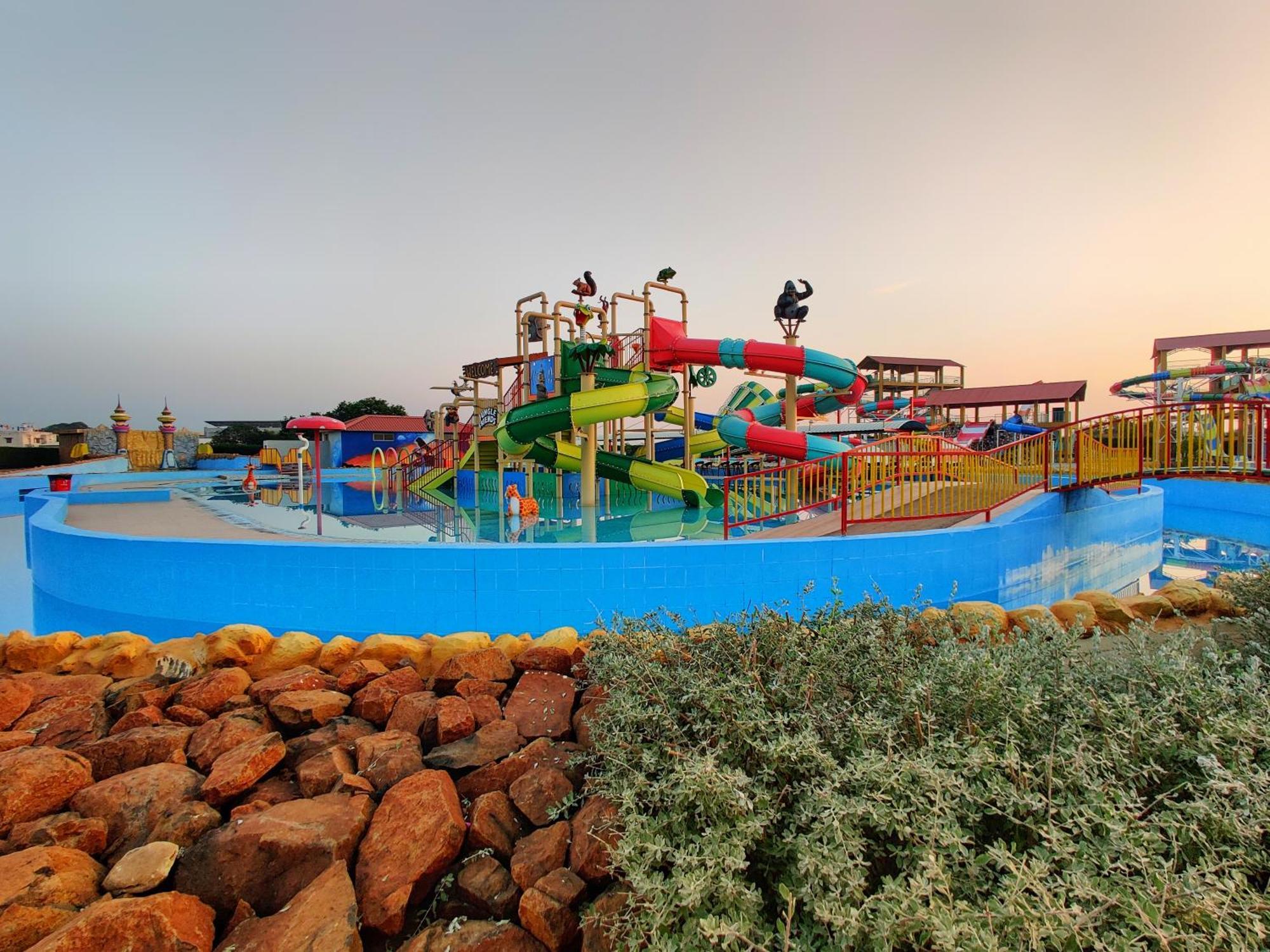 Wet N Wild Water Park & Resort Mendarda ภายนอก รูปภาพ
