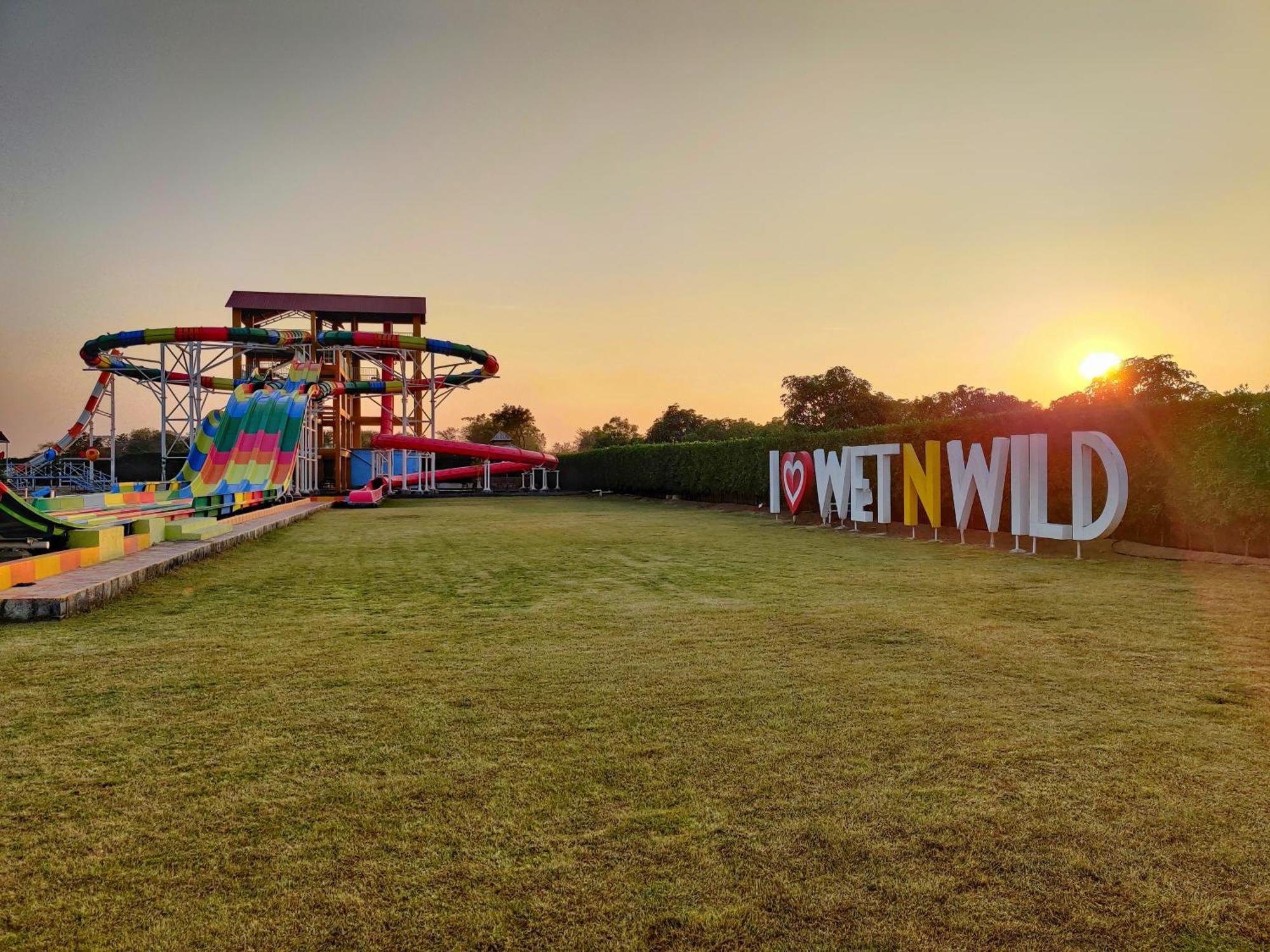 Wet N Wild Water Park & Resort Mendarda ภายนอก รูปภาพ