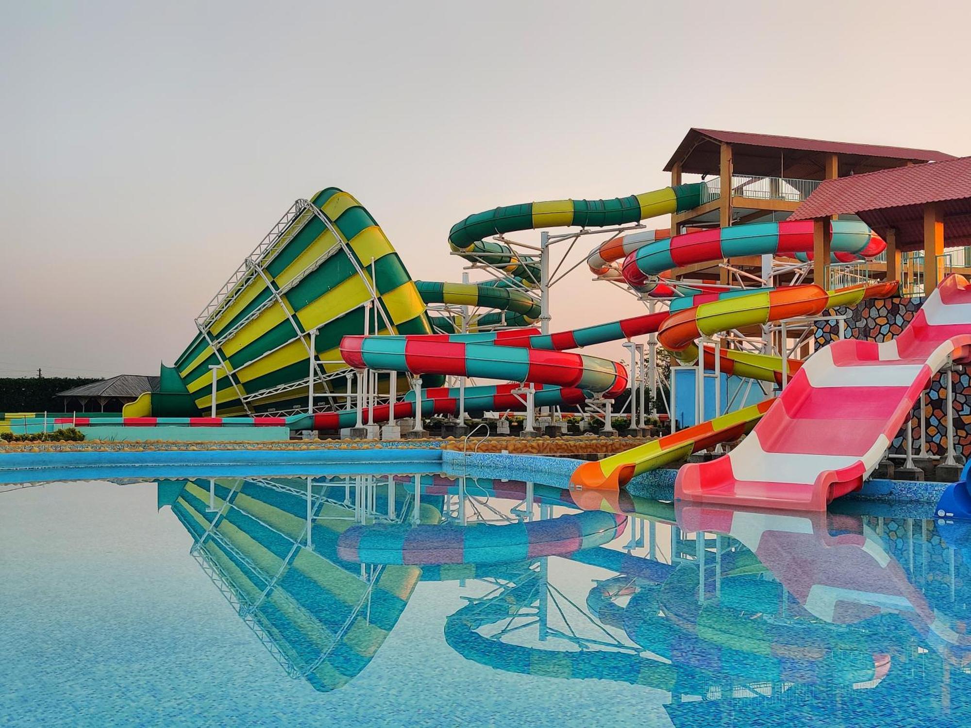 Wet N Wild Water Park & Resort Mendarda ภายนอก รูปภาพ